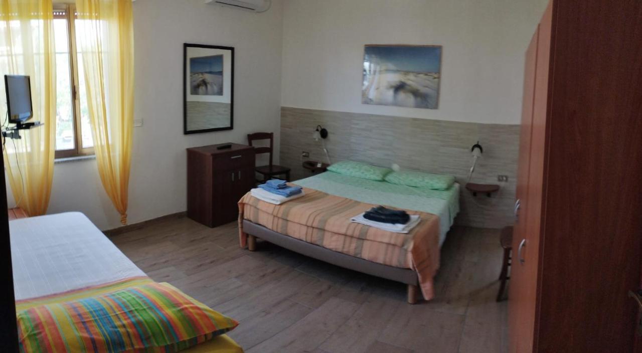 Casa Vacanze"Il Bouganville" Carbonia Kültér fotó
