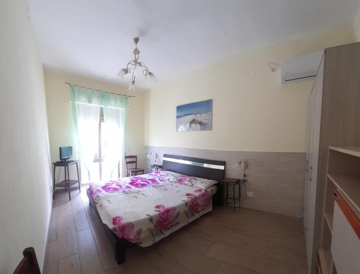 Casa Vacanze"Il Bouganville" Carbonia Kültér fotó