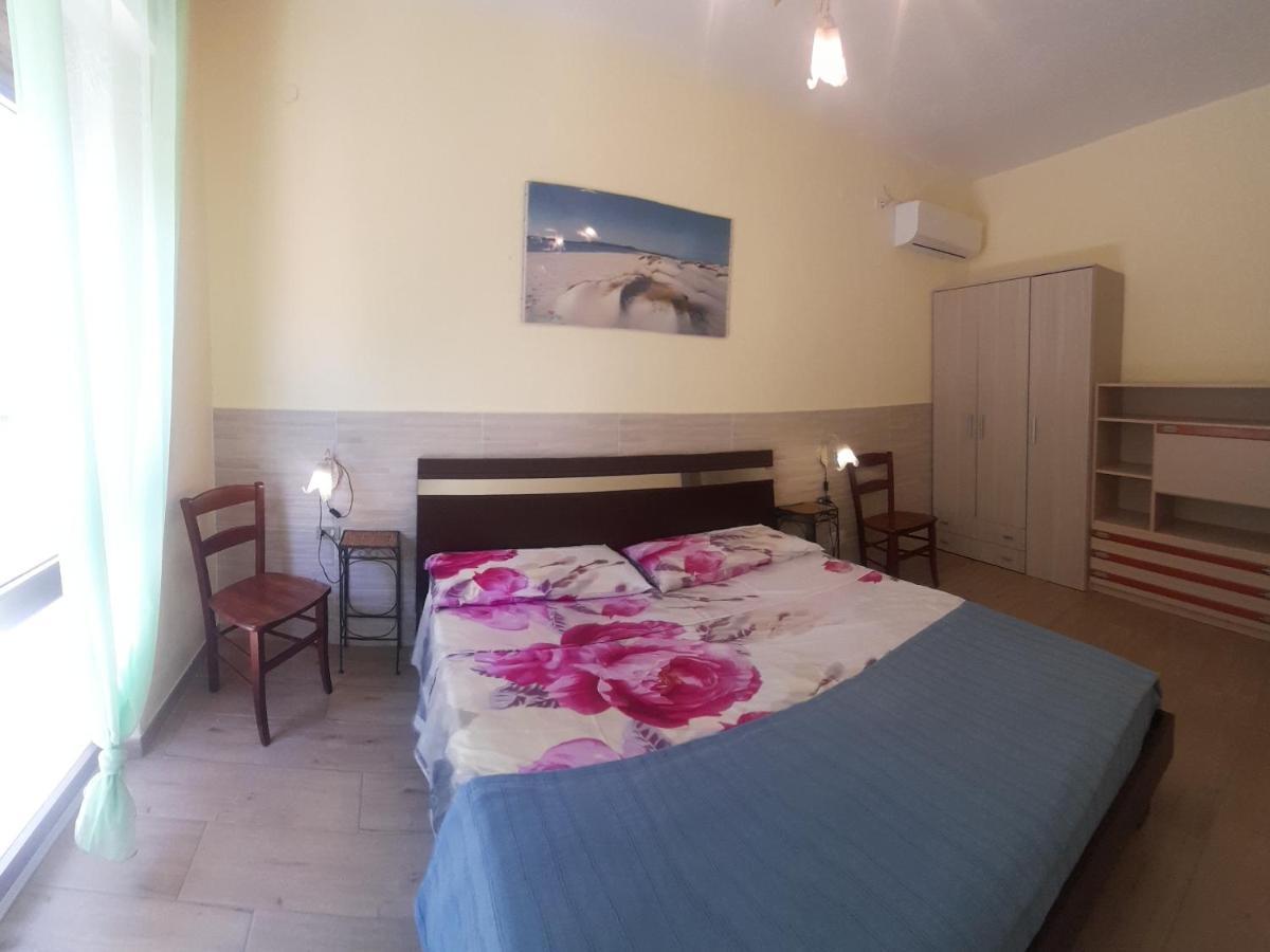 Casa Vacanze"Il Bouganville" Carbonia Kültér fotó
