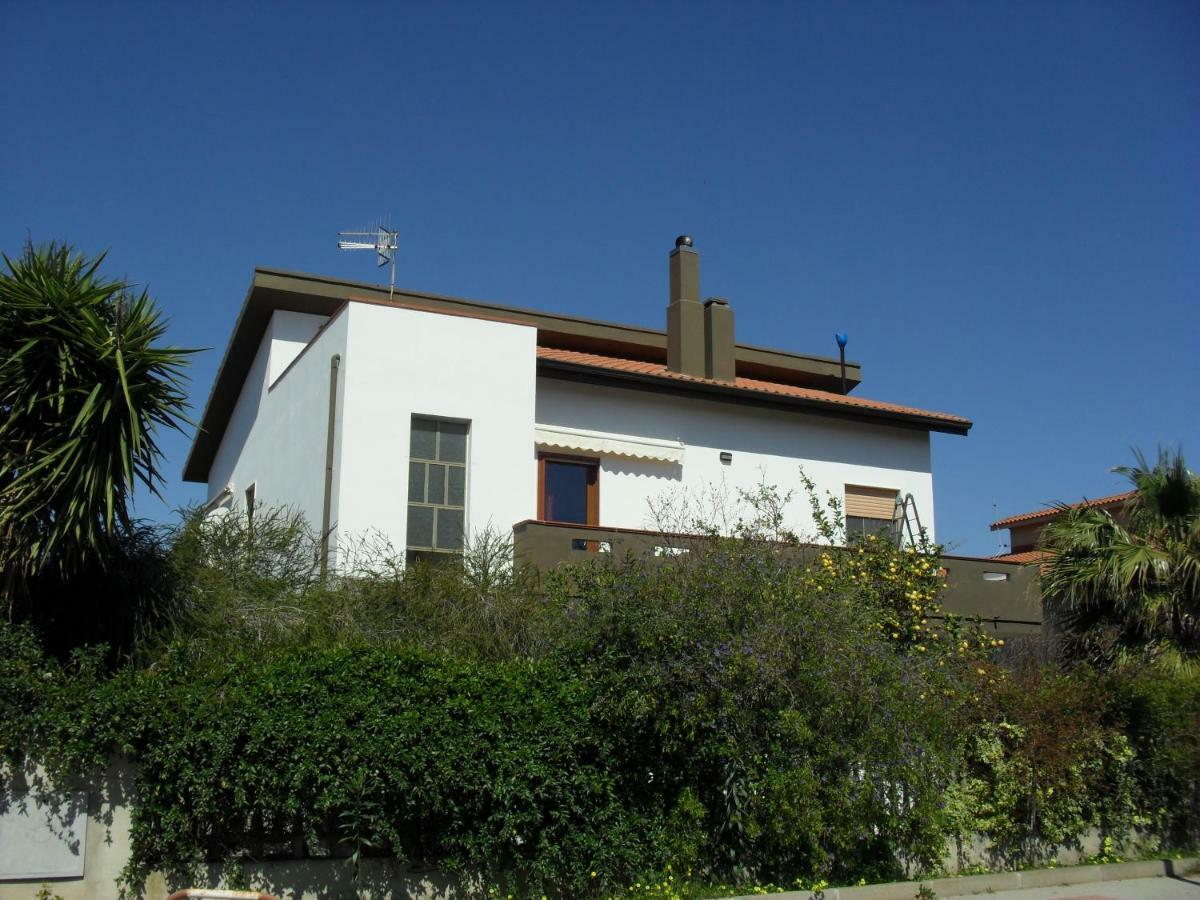 Casa Vacanze"Il Bouganville" Carbonia Kültér fotó